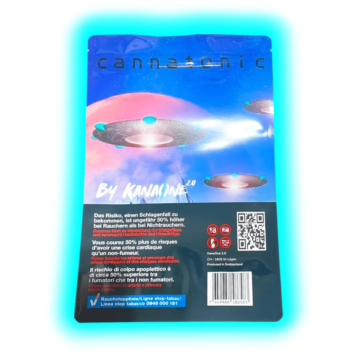 Verpackung mit UFO-Motiv und Text zu Gesundheitsrisiken beim Rauchen in mehreren Sprachen sowie QR-Code und Barcode