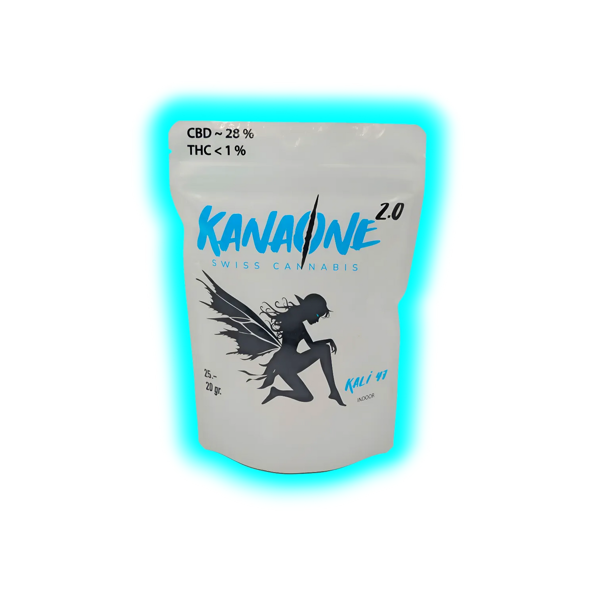 Verpackung mit der Aufschrift 'KANAONE 2.0 SWISS CANNABIS KALI 47 INDOOR' und Angaben zu CBD- und THC-Gehalt sowie einer Silhouette einer knienden, geflügelten Figur