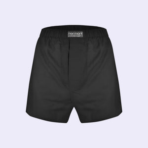 Das Bild zeigt eine Herren-Boxershorts mit einer speziellen geheimen Tasche, die perfekt für die Aufbewahrung von CleanUrin und anderen persönlichen Gegenständen wie Schlüsseln, Kreditkarten oder Bargeld geeignet ist. Diese Boxershorts bieten eine diskrete Lösung für unterwegs und sind ideal für Reisen, Festivals oder ähnliche Aktivitäten. Die Tasche sorgt für sicheren und unsichtbaren Transport von wichtigen Gegenständen.