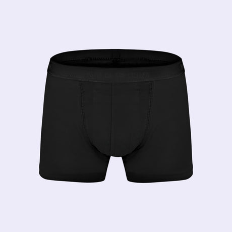 Das Bild zeigt eine Herren-Boxershorts mit einer speziellen geheimen Tasche, die perfekt für die Aufbewahrung von CleanUrin und anderen persönlichen Gegenständen wie Schlüsseln, Kreditkarten oder Bargeld geeignet ist. Diese Boxershorts bieten eine diskrete Lösung für unterwegs und sind ideal für Reisen, Festivals oder ähnliche Aktivitäten. Die Tasche sorgt für sicheren und unsichtbaren Transport von wichtigen Gegenständen.