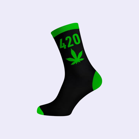 "Long Socks 40-45 Black 420 Neon, schwarze Socken mit leuchtenden neonfarbenen Akzenten und komfortabler Passform für jedes Abenteuer."
