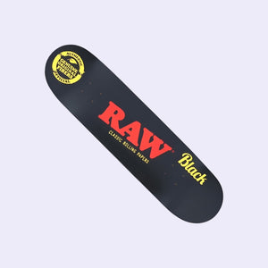 "Raw Street Skateboard Camo & Black 8.5'' – robustes Skateboard mit Camo-Design, ideal für Street-Skating, Rampen und Tricks, bietet hohe Stabilität und Wendigkeit."