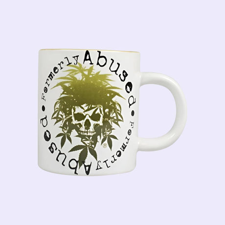 "Tasse Formerly Abused – robuste Keramiktasse mit starkem Formerly Abused-Aufdruck, 300 ml, spülmaschinenfest und langlebig."