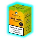 Nahaufnahme: Alplant-Verpackung. Gelber Korpus trifft auf grünen Verschluss. Sorte: Mango Amnesia über gesetzlichen Warntexten.