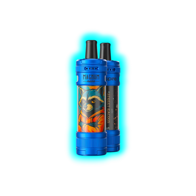 Zwei blaue Aspire Magnum Nano E-Zigaretten mit aufgedrucktem Waschbär-Motiv und Schriftzug