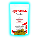 B-CHILL Choco Loco Outdoor‘ (Made in Valais) mit mehreren CBD-Blüten vor der Packung und dreisprachiger Warnbox.
