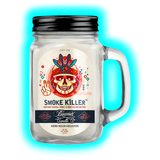 Henkelglas mit schwarzem Schraubdeckel, weißer Duftkerze und Smoke-Killer-Etikett mit indigenem Totenkopf-Motiv und Peace-Symbol