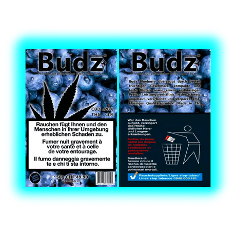 Nahaufnahme: Budz Blueberry Label. Fruchtige Illustrationen treffen auf Laborwerte und die Warnung ‚Rauchen ist tödlich‘