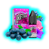 Flasche und Verpackung von Drifter Bar Salts mit Blaubeer- und Kaugummimotiv sowie Blaubeeren und rosa Kaugummistreifen im Hintergrund