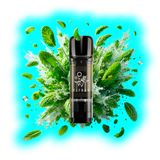 Nahaufnahme eines schwarzen Elf Bar Elfa Pro Einweg-Pods mit Spearmint-Geschmack vor einem Hintergrund aus Minzblättern und Minzsirup-Spritzern
