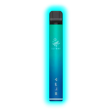 Schlanker, zylindrischer Vape-Stift mit Farbverlauf von Blau zu Grün und den weißen Schriftzügen 'ELFBAR' und 'ELFA'