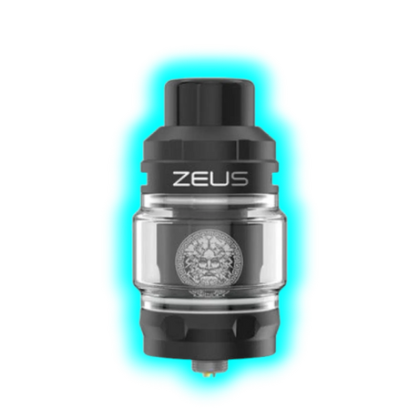 Nahaufnahme eines schwarzen Geek Vape Zeus Sub-Ohm-Tanks mit 5-ml-Glas und weißer Aufschrift 'ZEUS'