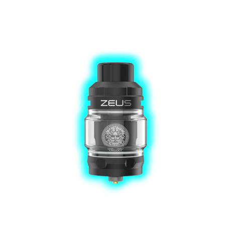 Nahaufnahme eines schwarzen Geek Vape Zeus Sub-Ohm-Tanks mit 5-ml-Glas und weißer Aufschrift 'ZEUS'