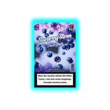 Verpackung mit der Aufschrift 'Hempy Blueberry Storm Small Buds' und Abbildungen von Blaubeeren vor blauem Hintergrund