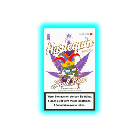 Verpackung mit der Aufschrift 'Harlequin Indoor Small Buds' und einem bunten Clownshut auf einer Cannabisblatt-Illustration, dazu Warnhinweis in Deutsch, Französisch und Italienisch.