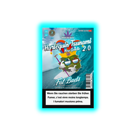 Verpackung mit der Aufschrift 'Harlequin Tsunami New Genetic 2.0 Fat Buds' und einer Cartoon-Darstellung einer Cannabisblüte mit Sonnenbrille vor einer großen Welle, Warnhinweis in Deutsch, Französisch und Italienisch.