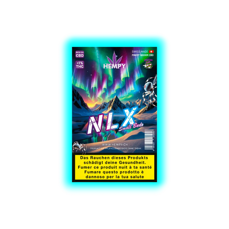 Verpackung mit Berglandschaft und Nordlichtern, Schriftzug 'HEMPY NLX Small Buds', Warnhinweis in Deutsch, Französisch und Italienisch, Hinweis auf CBD-Gehalt und THC-Anteil unter 1 Prozent