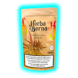 Nahaufnahme: Mango Haze Label. ‚Swiss made outdoor‘ Branding mit stilisierter Hanfpflanze über gesetzlichen Gesundheitstexten