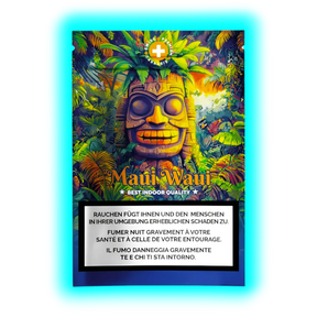 Nahaufnahme: Maui Waui Indoor-Beutel. Tropisches Blatt-Design kombiniert mit gesetzlichen Raucher-Warntexten.