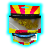 Ausschnitt: Der ‚PURPLECELLO!‘ Schriftzug kombiniert mit Früchten vor einem auffälligen Sonnenstrahlen-Effekt in Rot und Gelb.