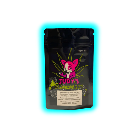 Schwarze Verpackung mit pinkem Fuchs-Logo, grünem Hanfblatt und der Aufschrift 'JUDY'S BLACKBERRY' sowie einem Warnhinweis zum Rauchen in Deutsch, Französisch und Italienisch