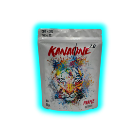 Verpackung mit farbiger Tigerillustration und der Aufschrift KANaONE 2.0 PURPLE OUTDOOR CBD < 20% THC < 1% 30 g