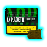 CBD-Hasch-Stück vor einer „LA PLAQUETTE TRIPLE FILTRÉ 3.5G“ Verpackung.