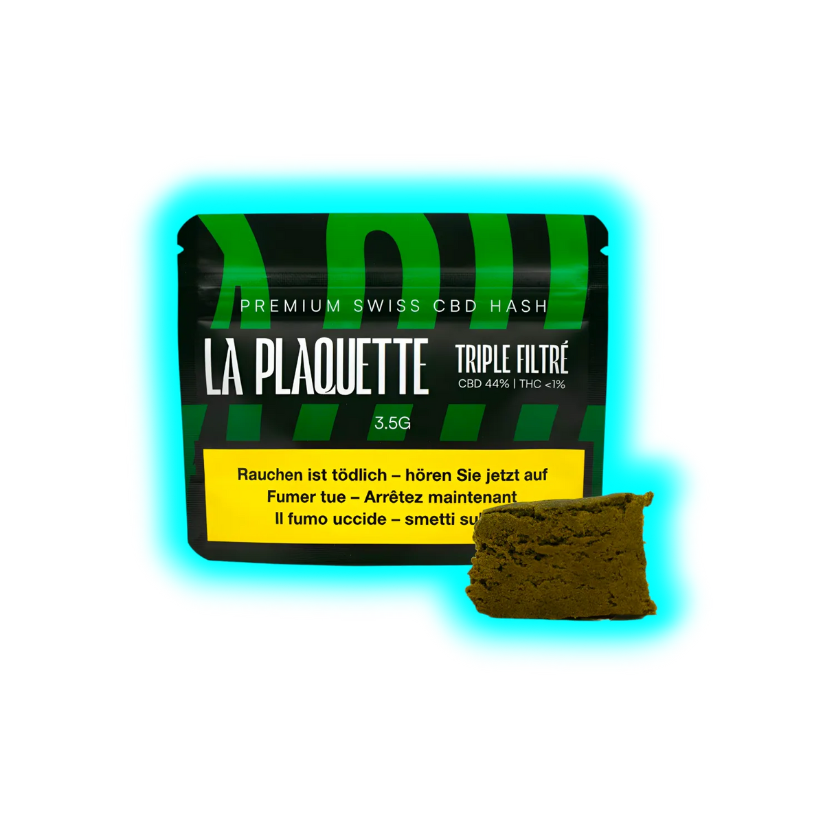 Vorderseite einer Verpackung mit der Aufschrift 'LA PLAQUETTE TRIPLE FILTRÉ 3.5G' und einem Stück CBD Hasch davor