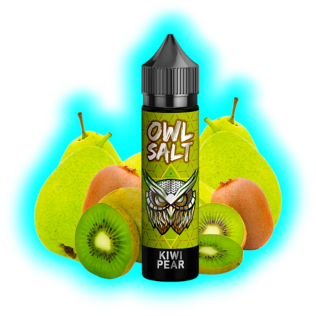 Flasche mit schwarzem Deckel und grünem Etikett mit Eulenmotiv und der Aufschrift 'OWL SALT KIWI PEAR' vor Kiwis und Birnen