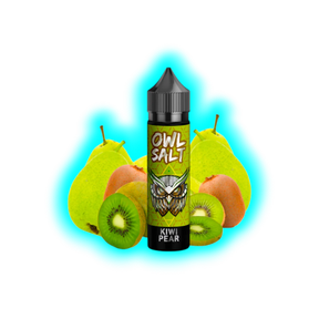 Flasche mit schwarzem Deckel und grünem Etikett mit Eulenmotiv und der Aufschrift 'OWL SALT KIWI PEAR' vor Kiwis und Birnen