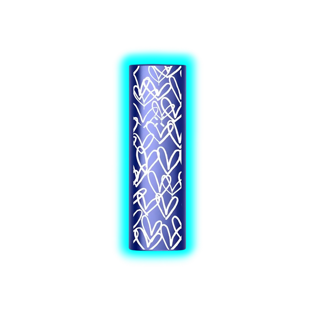 Zylindrischer Vaporizer mit blauem Gehäuse und weißem, ineinander verschlungenem Herzmuster