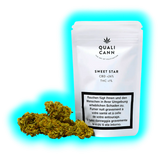 Ausschnitt: Qualicann Sweet Star CBD-Blüten neben der Originalverpackung mit Fokus auf Sortenname und Inhaltsstoff-Werte.