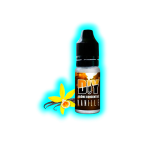 Kleiner Flakon mit schwarzem Verschluss und Etikett mit der Aufschrift 'DIY Arôme Concentré Vanille' neben einer Vanilleschote und einer gelben Vanilleblüte