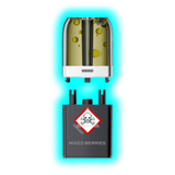 Nahaufnahme eines transparenten Pods mit gelblicher Flüssigkeit und eines schwarzen Containers mit Totenkopfsymbol 