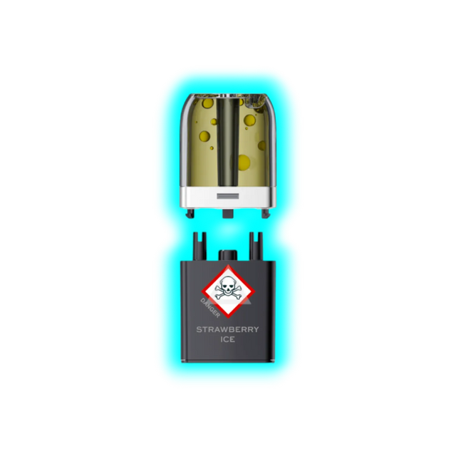 Nahaufnahme eines transparenten Pods mit gelblicher Flüssigkeit und eines schwarzen Containers mit Totenkopfsymbol 