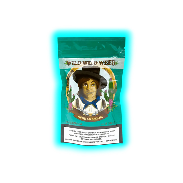Verpackung mit der Aufschrift 'WILD WILD WEED' und 'AFGHAN SKUNK' mit Illustration einer Person in Cowboyhut und Halstuch vor Kakteen